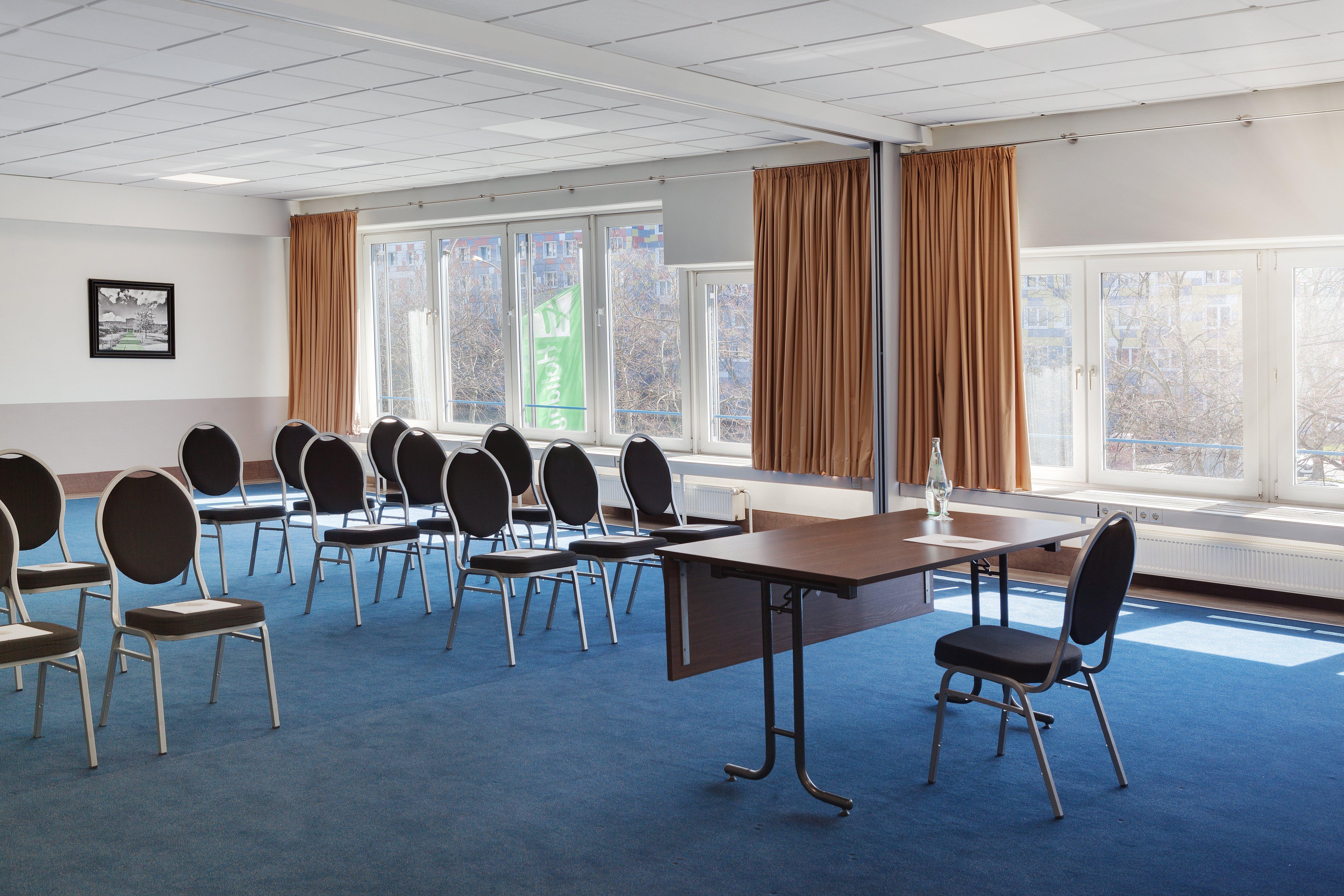 Holiday Inn Berlin City-East Landsberger Allee, An Ihg Hotel Afaceri foto