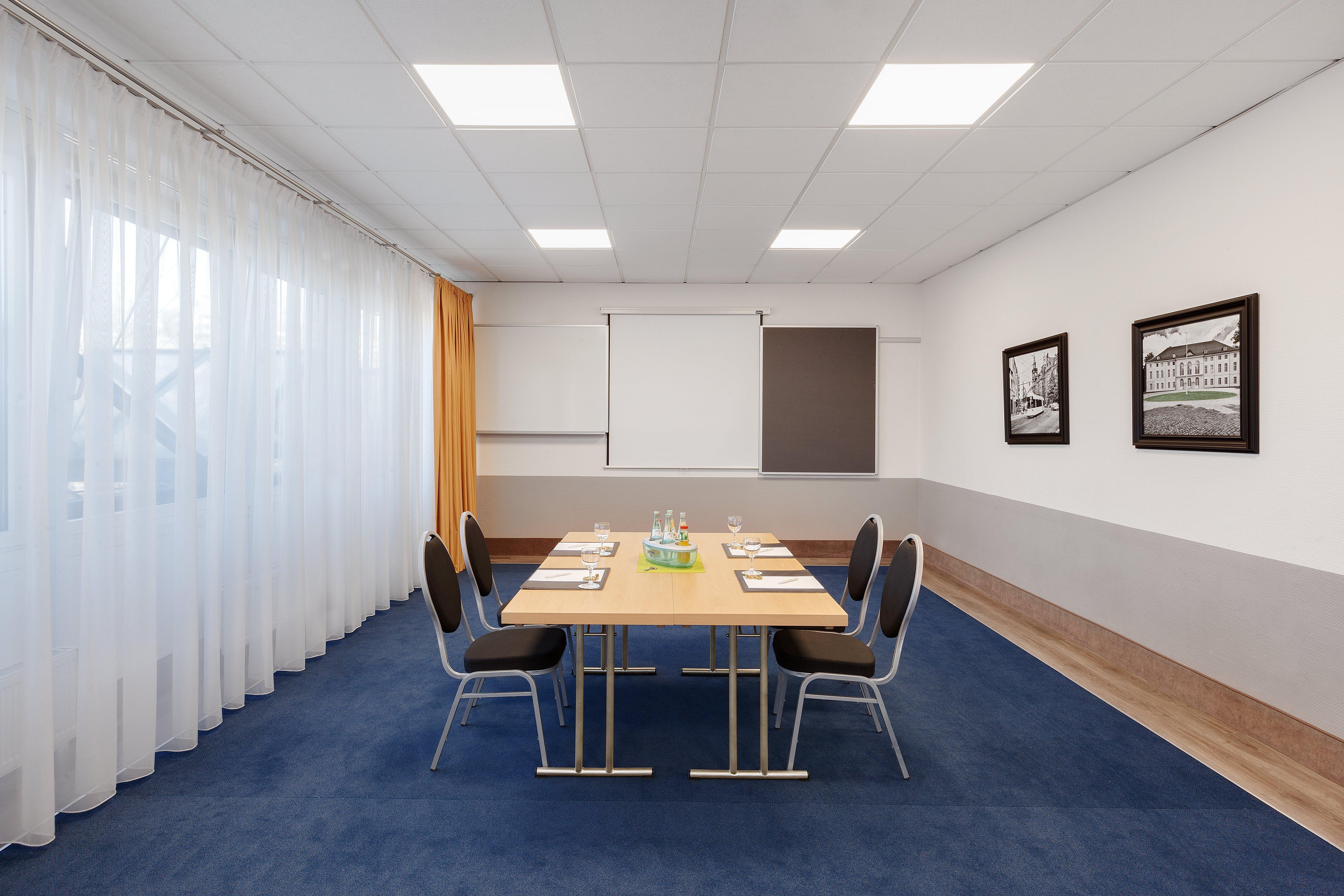 Holiday Inn Berlin City-East Landsberger Allee, An Ihg Hotel Afaceri foto